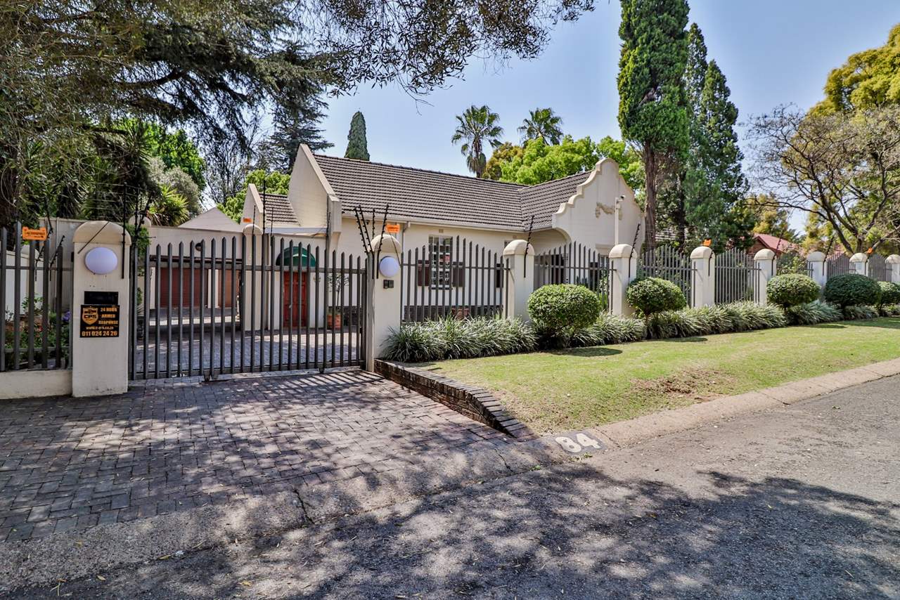 4 Bedroom House For Sale in Brackenhurst Rosie Viljoen Real Estate