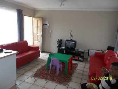 Townhouse to rent in Country View, Midrand