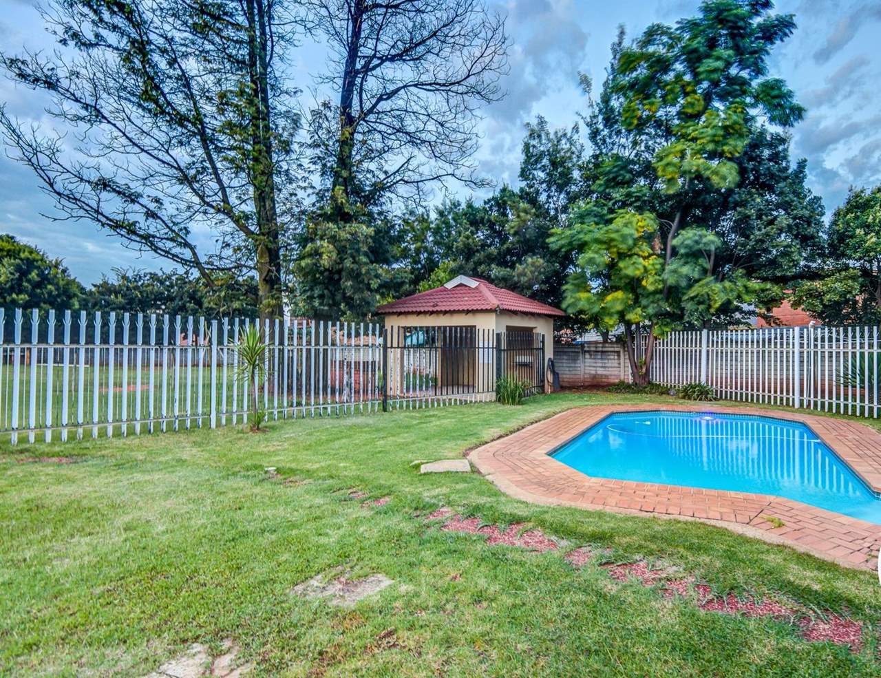 2 Bedroom Apartment To Rent in Glen Marais Selah Properties