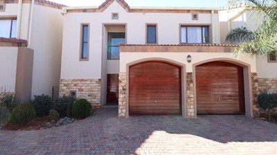 Townhouse for sale in Woodland Hills, Bloemfontein