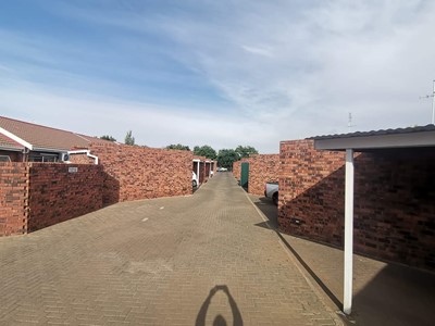 Townhouse for sale in Hospitaalpark, Bloemfontein