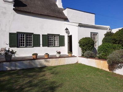 Cottage to rent in Rosebank, Cape Town