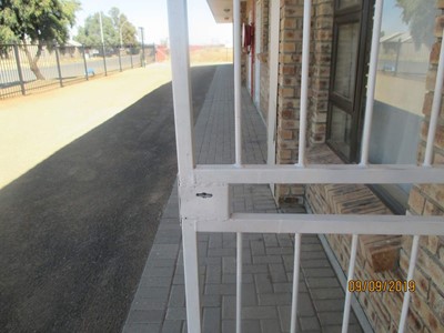 Bachelor Flat to rent in Lourierpark, Bloemfontein