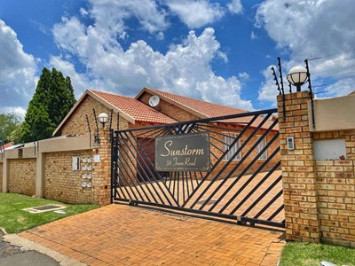 Cluster for sale in New Redruth, Alberton