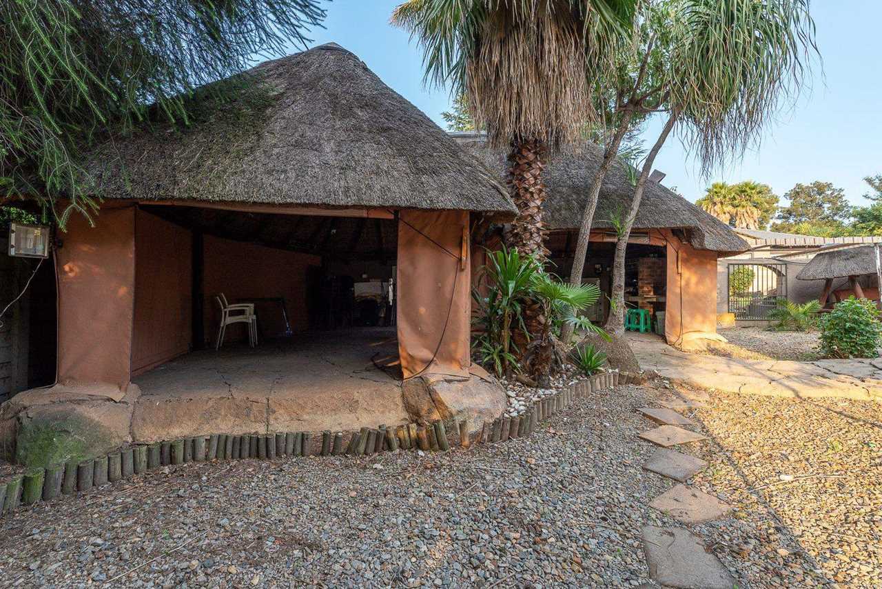 5 Bedroom House For Sale in Brackendowns Habibi Properties