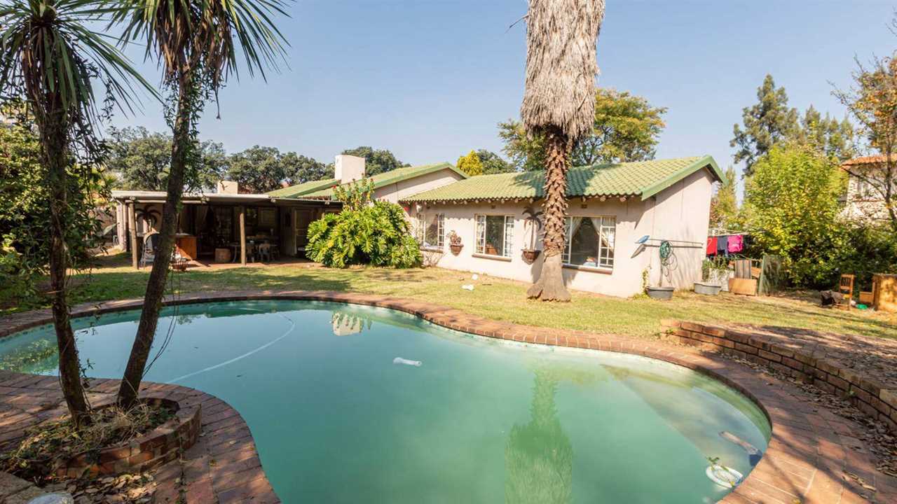 3 Bedroom House For Sale in Brackendowns Habibi Properties