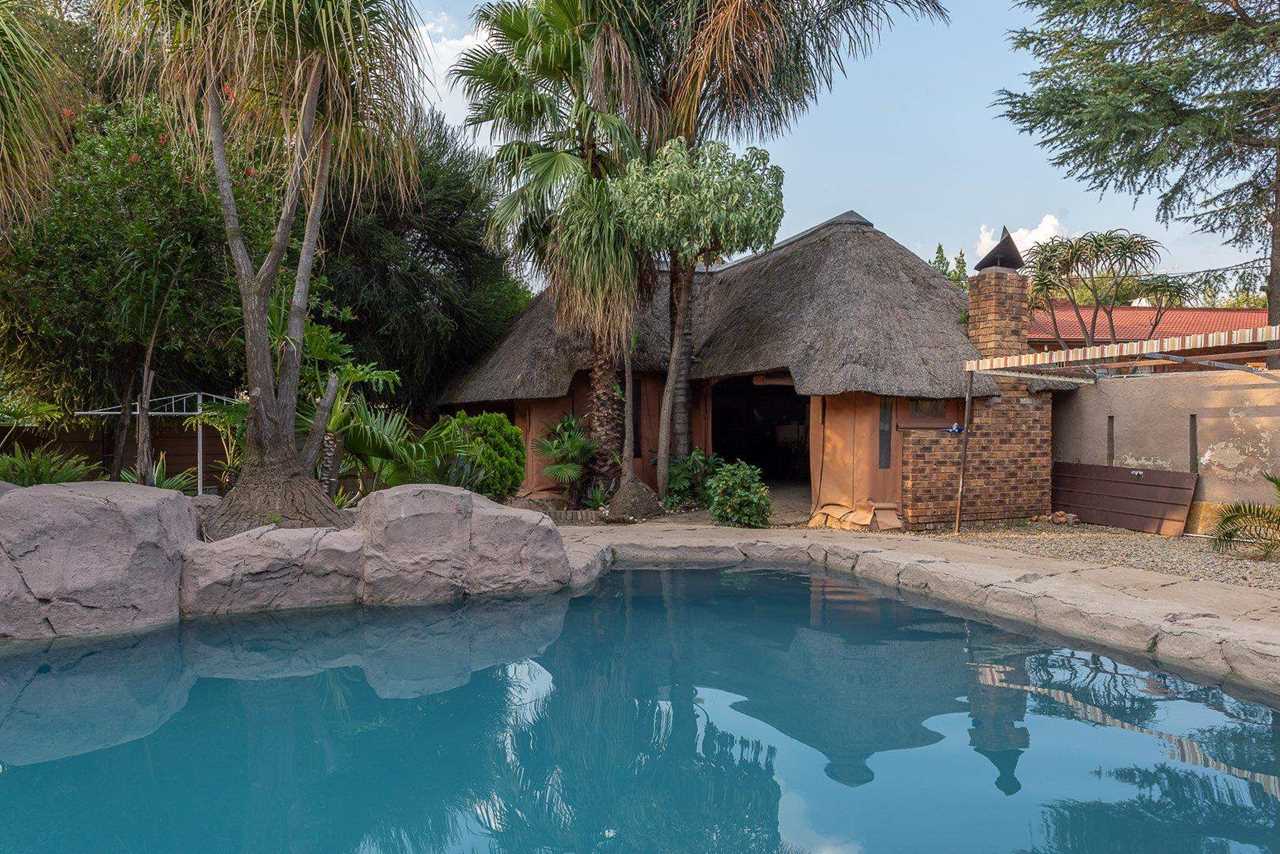 5 Bedroom House For Sale in Brackendowns Habibi Properties