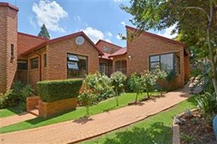 4 Bedroom House For Sale in Bruma, Johannesburg
