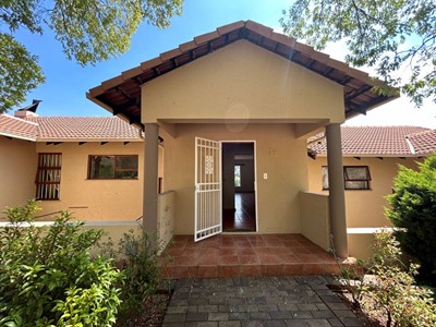 Townhouse to rent in Kenmare, Krugersdorp