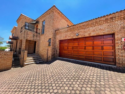 Townhouse for sale in Chancliff Ridge, Krugersdorp