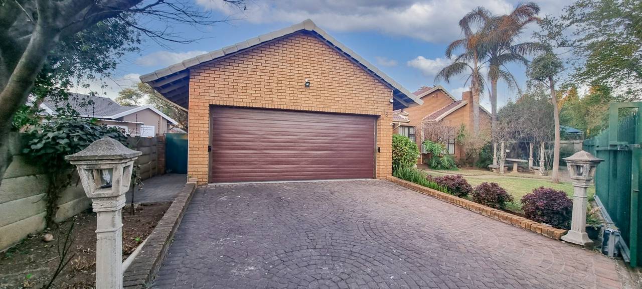 4 Bedroom House For Sale in Brackenhurst Rosie Viljoen Real Estate