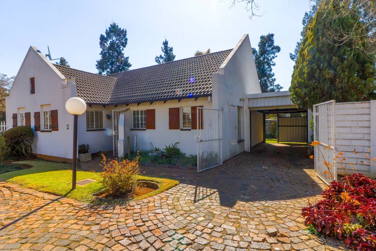 2 Bedroom Townhouse For Sale in Albertsdal Rosie Viljoen Real Estate
