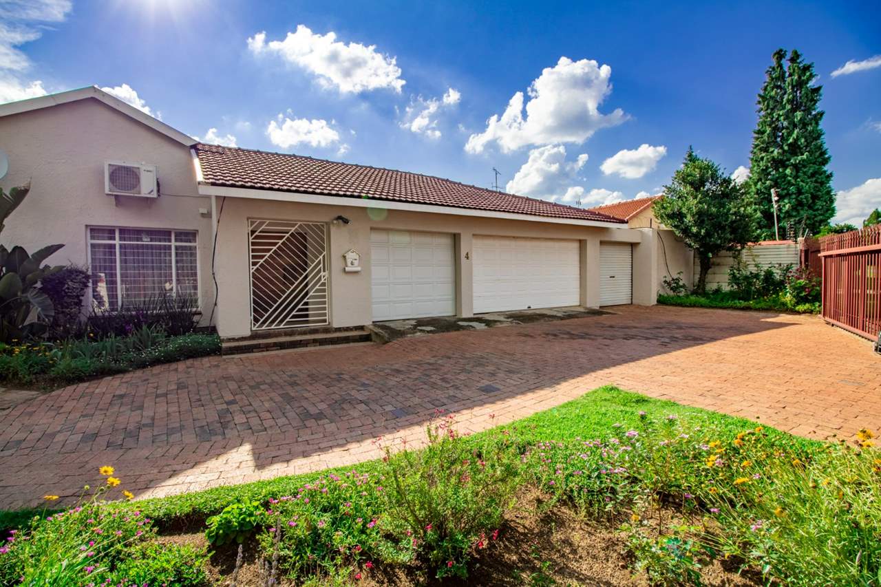 House For Sale in Brackenhurst | Rosie Viljoen Real Estate