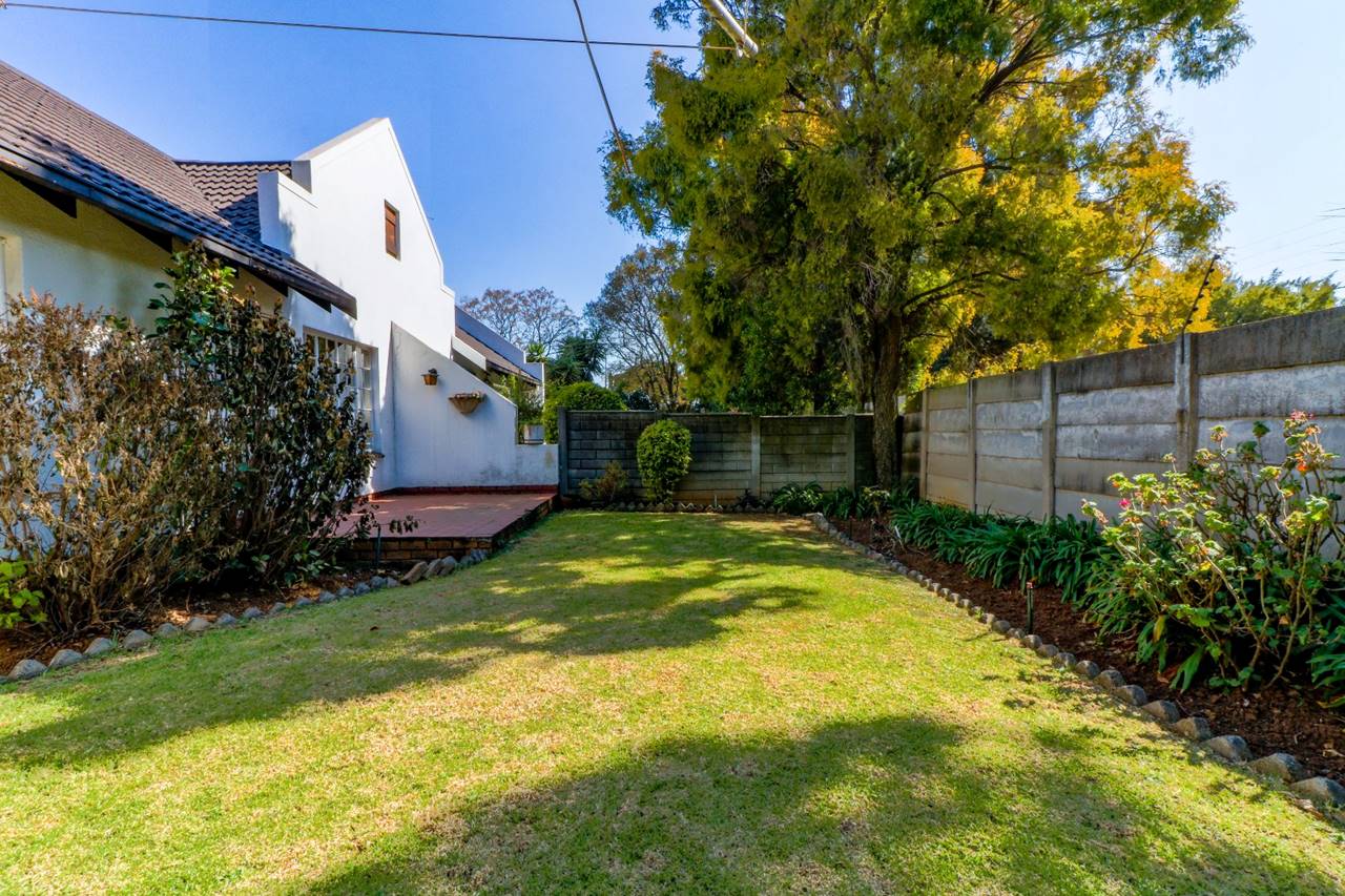 2 Bedroom Townhouse For Sale in Albertsdal Rosie Viljoen Real Estate