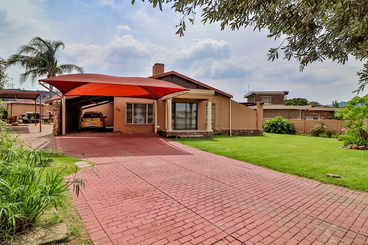 4 Bedroom House For Sale in Randhart Rosie Viljoen Real Estate