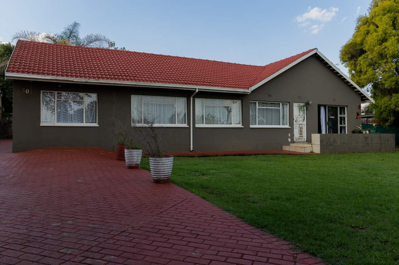 4 Bedroom House For Sale in General Alberts Park Rosie Viljoen Real