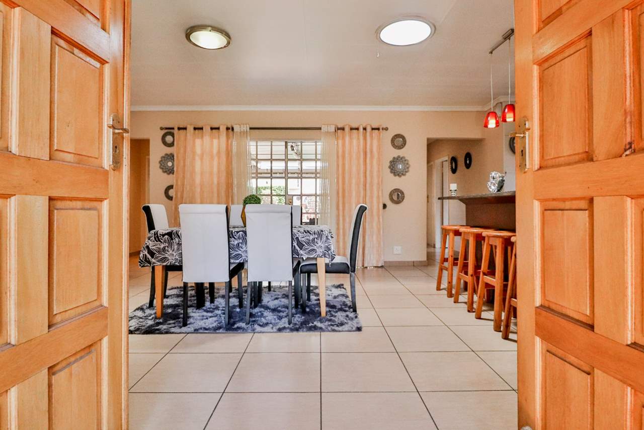 3 Bedroom Cluster For Sale in New Market Rosie Viljoen Real Estate