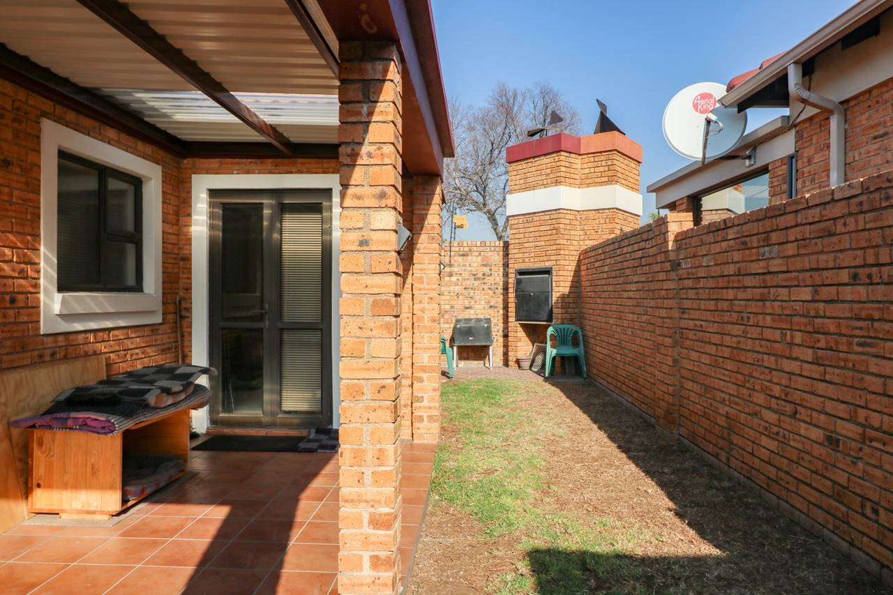 3 Bedroom House For Sale in New Market Park Rosie Viljoen Real Estate