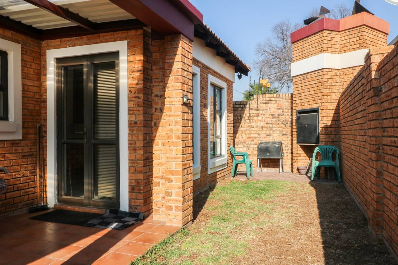 3 Bedroom House For Sale in New Market Park Rosie Viljoen Real Estate
