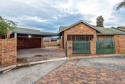 Cluster for sale in Brackendowns, Alberton