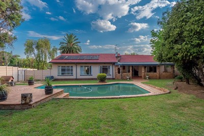 House for sale in Brackendowns, Alberton