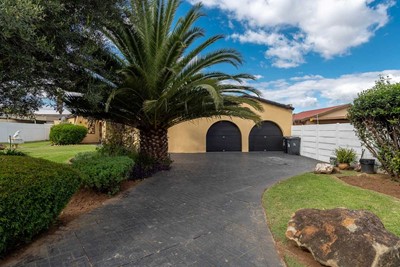 House for sale in Brackendowns, Alberton