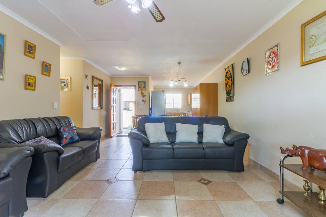 2 Bedroom Townhouse For Sale in Albertsdal Rosie Viljoen Real Estate