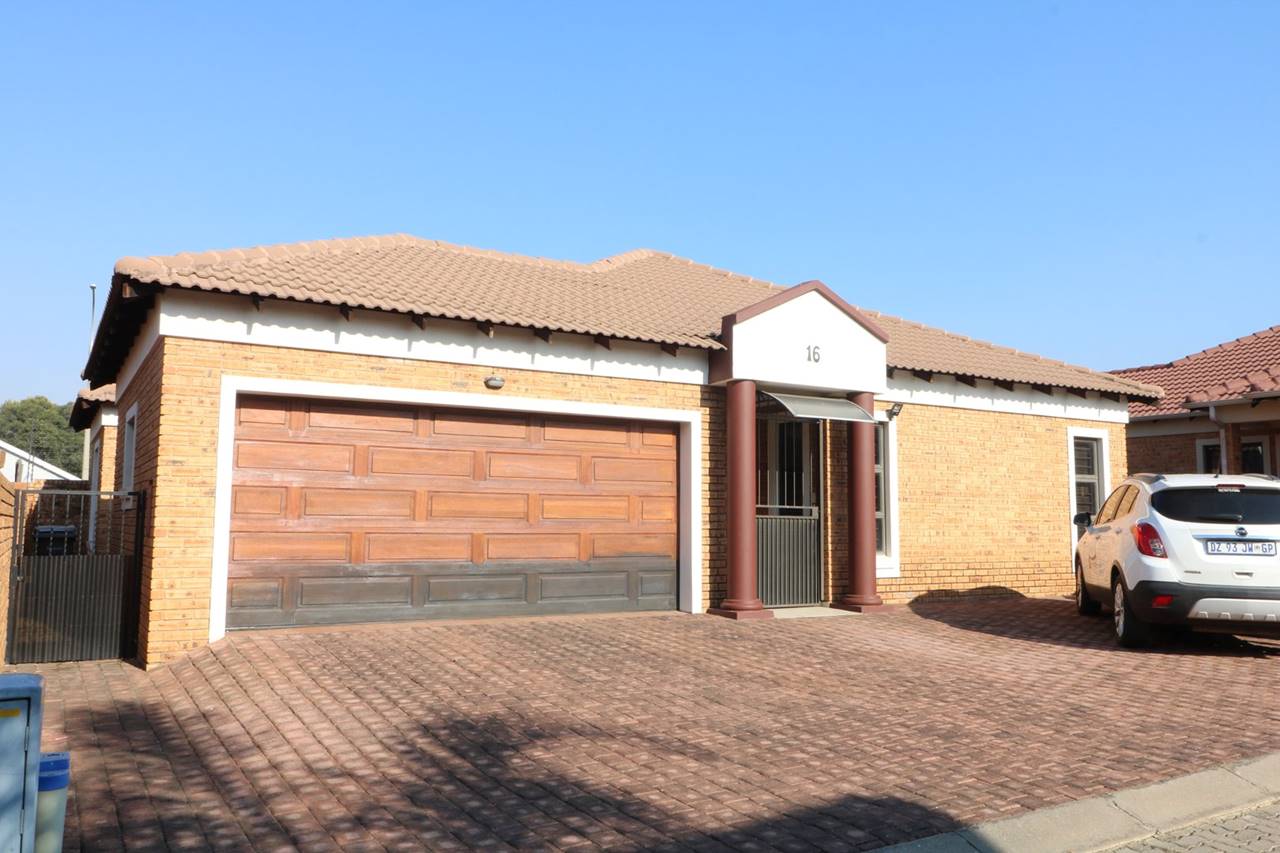 3 Bedroom House For Sale in New Market Park Rosie Viljoen Real Estate