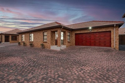 Cluster for sale in New Redruth, Alberton