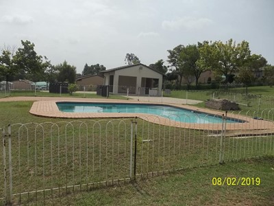 Townhouse to rent in Country View, Midrand