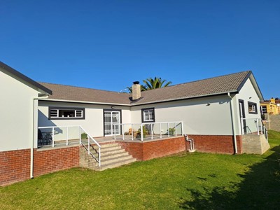 House for sale in Wavecrest, Jeffreys Bay