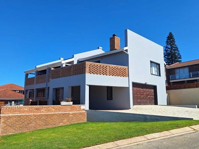 House for sale in Wavecrest, Jeffreys Bay