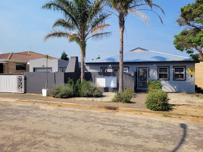 House for sale in Wavecrest, Jeffreys Bay