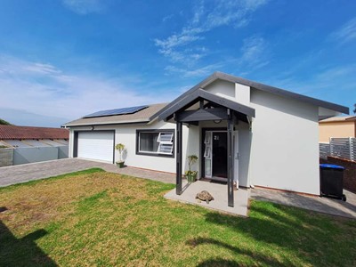 House for sale in Wavecrest, Jeffreys Bay