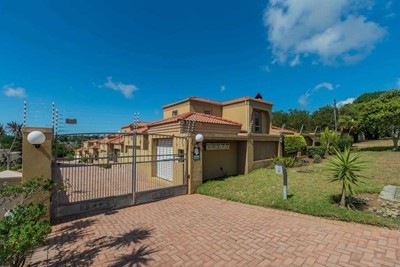 Townhouse for sale in Lovemore Heights, Port Elizabeth