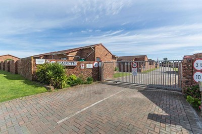 Townhouse for sale in Kabega Park, Port Elizabeth