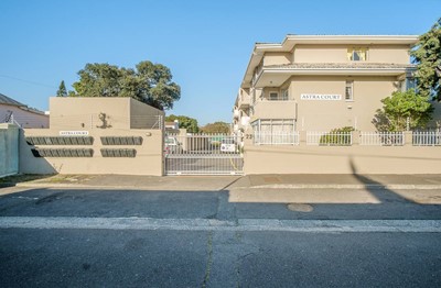 Apartment for sale in Rosebank, Cape Town