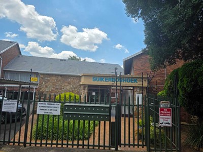 Townhouse for sale in Robindale, Randburg