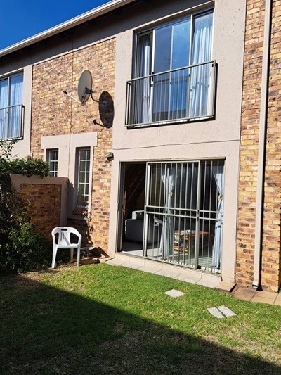 Townhouse to rent in North Riding, Randburg
