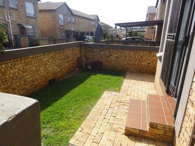 Townhouse to rent in Wilgeheuwel, Roodepoort