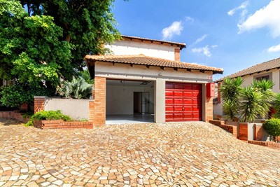 Townhouse for sale in Sundowner, Randburg