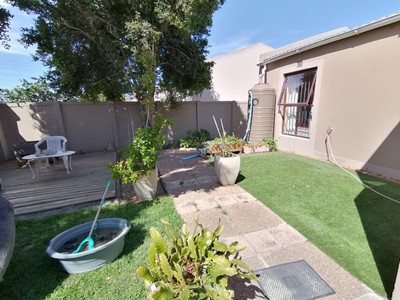 Bachelor Flat to rent in Sunningdale, Blouberg