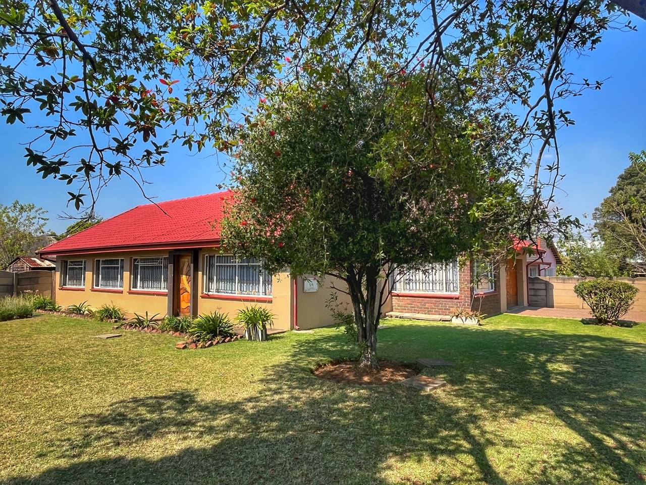 3 Bedroom House For Sale in General Alberts Park Orange Realty