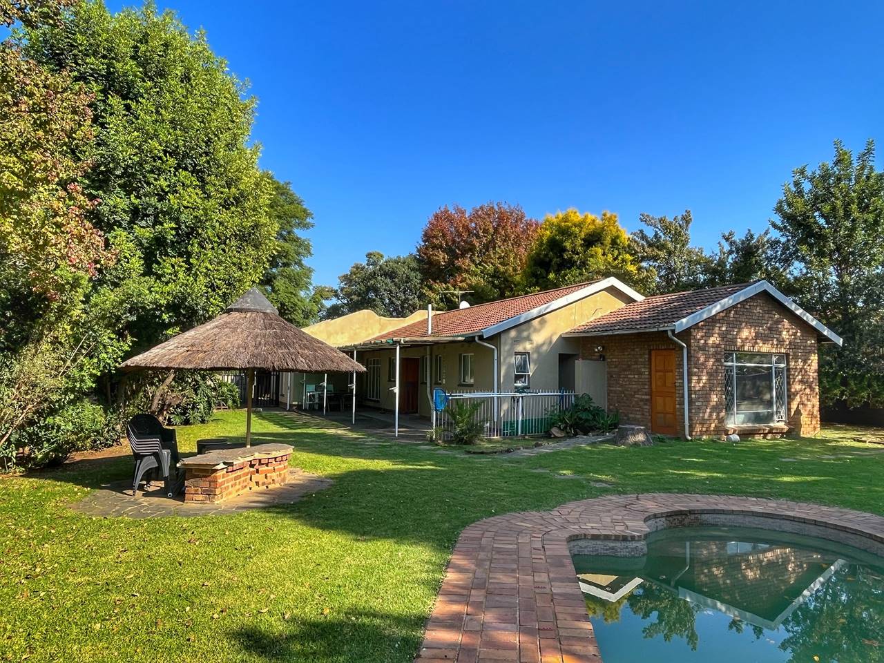 3 Bedroom House For Sale in Brackendowns Orange Realty