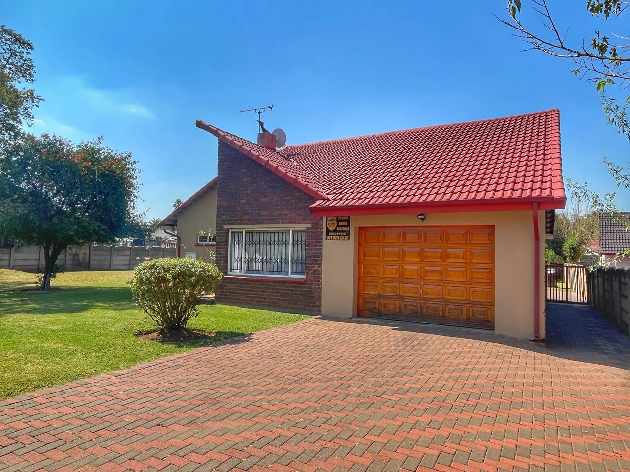 3 Bedroom House For Sale in General Alberts Park Orange Realty