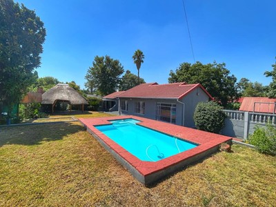 House for sale in Brackendowns, Alberton