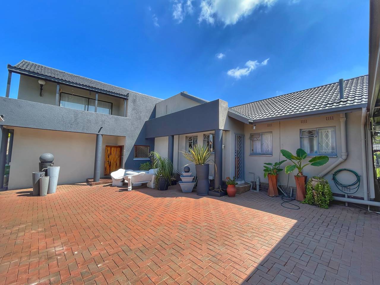 4 Bedroom House For Sale in Brackendowns Orange Realty