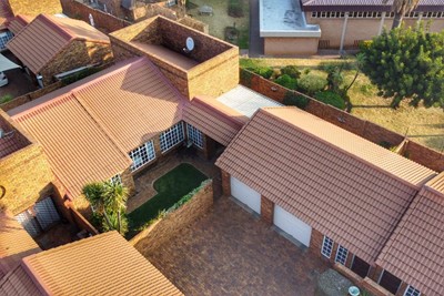 Townhouse for sale in Brackendowns, Alberton