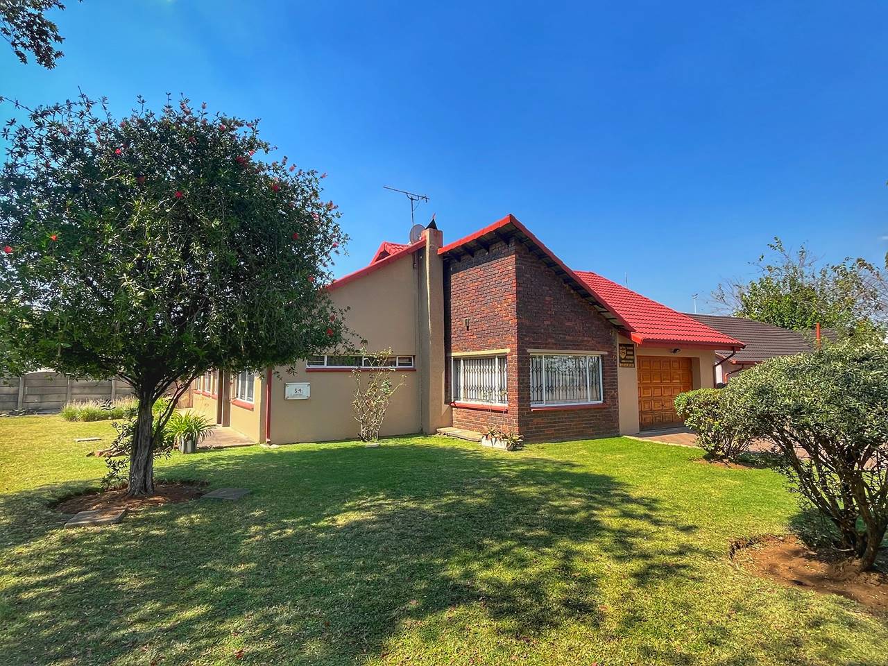 3 Bedroom House For Sale in General Alberts Park Orange Realty