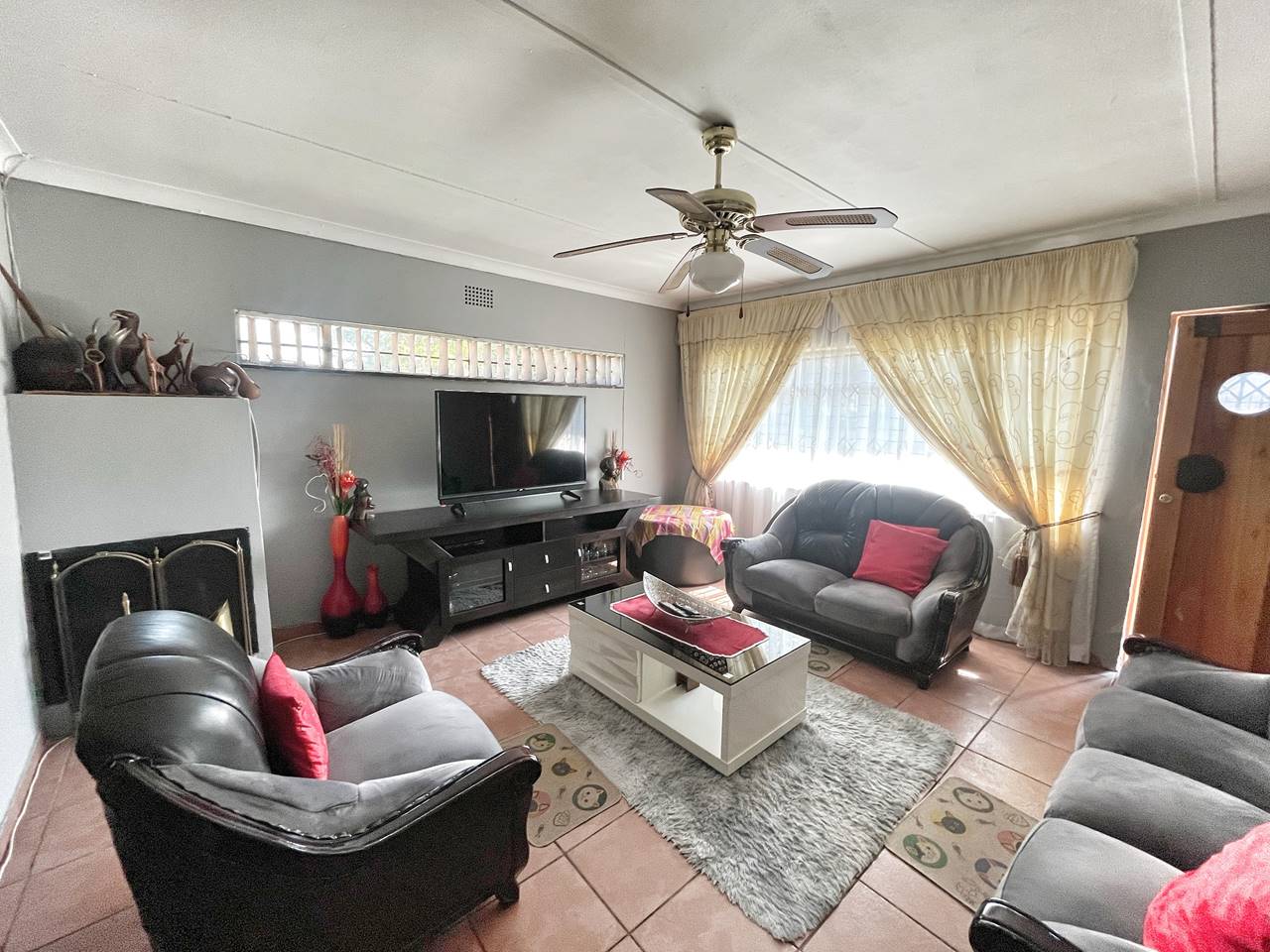 3 Bedroom House For Sale in General Alberts Park Orange Realty